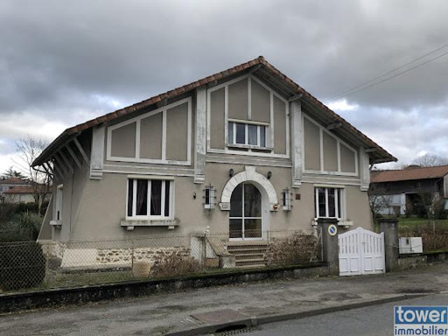 Vente Maison 7 pièces 170 m2 Confolens