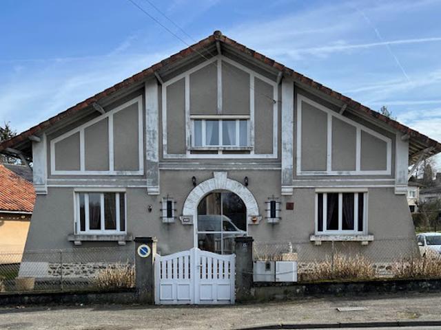 Vente Maison 7 pièces 170 m2 Confolens