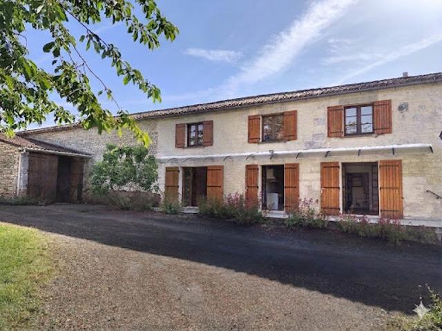 Vente Maison 7 pièces 170 m2 Hiersac