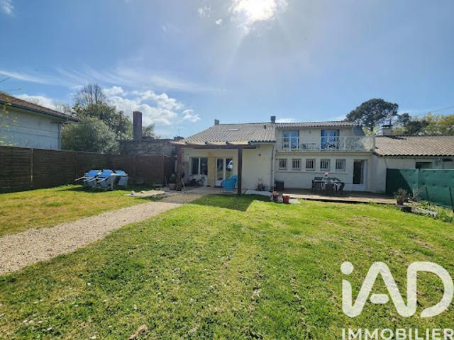 Vente Maison 7 pièces 170 m2 Queyrac