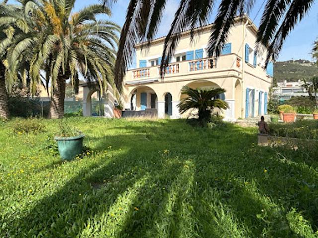 Vente Maison 7 pièces 170 m2 Six Fours les Plages