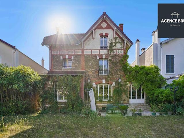 Vente Maison 7 pièces 173 m2 La Varenne Saint Hilaire