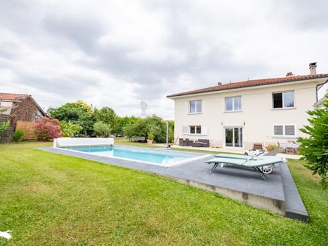 Vente Maison 7 pièces 185 m2 Carbon Blanc