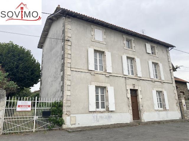 Vente Maison 7 pièces 188 m2 Confolens