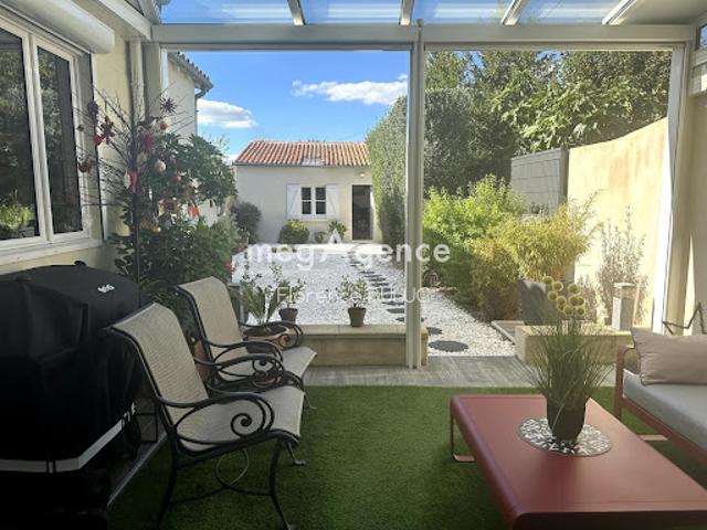 Vente Maison 7 pièces 189 m2 Saint Jean d'Angély