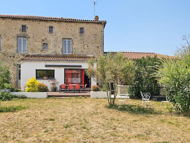 Vente Maison 7 pièces 180 m2 Montfaucon Montigné