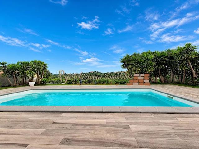 Vente Maison 7 pièces 180 m2 Bastelicaccia