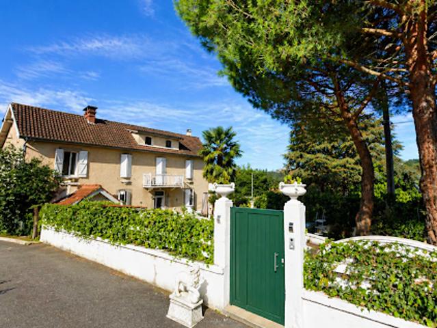 Vente Maison 7 pièces 181 m2 Lamarque Pontacq