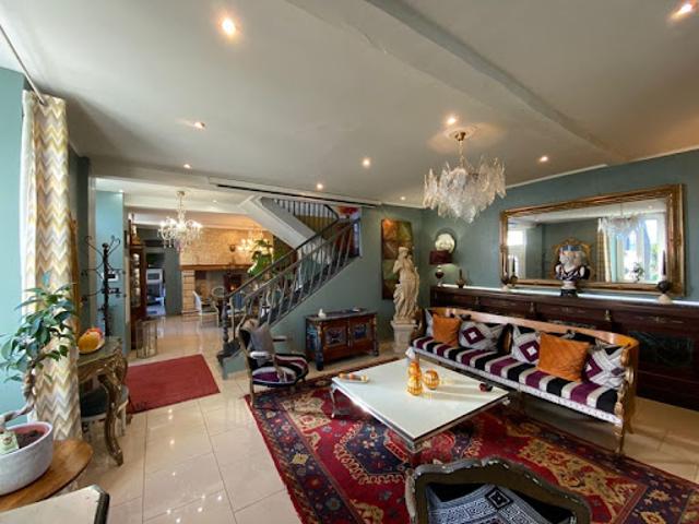Vente Maison 7 pièces 181 m2 Lamarque Pontacq