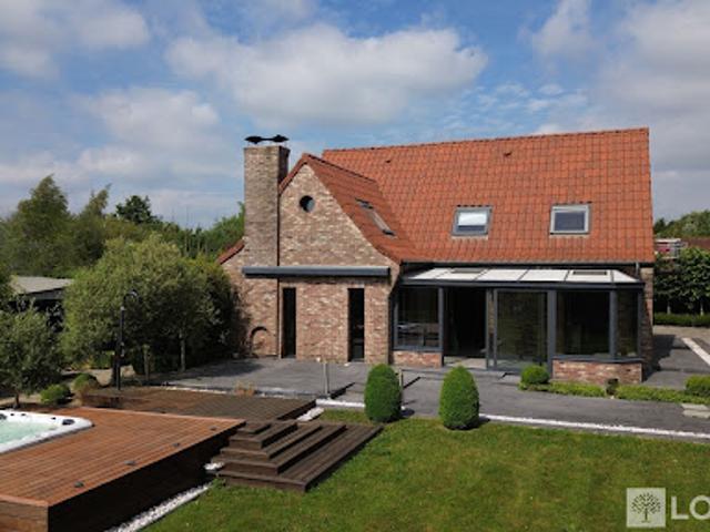 Vente Maison 7 pièces 181.3 m2 Estaires