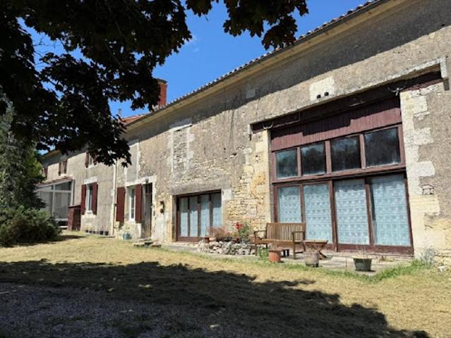 Vente Maison 7 pièces 183 m2 Villefagnan