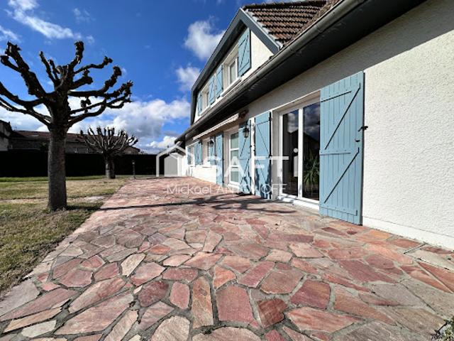 Vente Maison 7 pièces 194 m2 Saint Forgeux Lespinasse