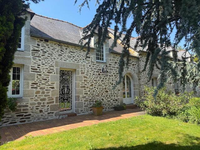 Vente Maison 7 pièces 196 m2 Languenan