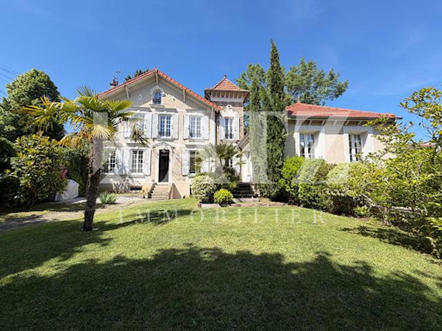 Vente Maison 7 pièces 197 m2 Garches