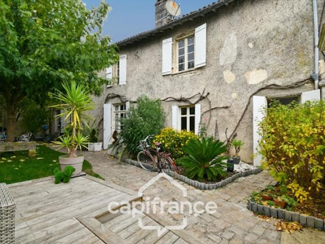Vente Maison 7 pièces 190 m2 Saint Jean d'Angély
