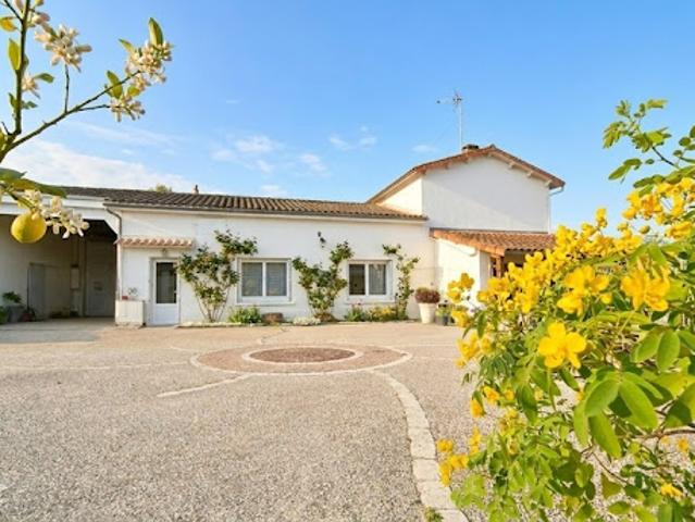 Vente Maison 7 pièces 191 m2 Saint Yrieix sur Charente
