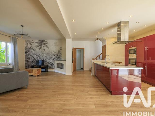 Vente Maison 7 pièces 193 m2 Saint Médard de Guizières