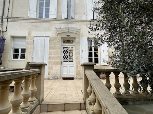 Vente Maison 7 pièces 193 m2 Saintes