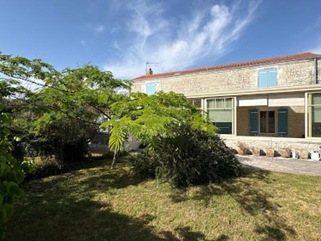 Vente Maison 7 pièces 204 m2 Saint Xandre