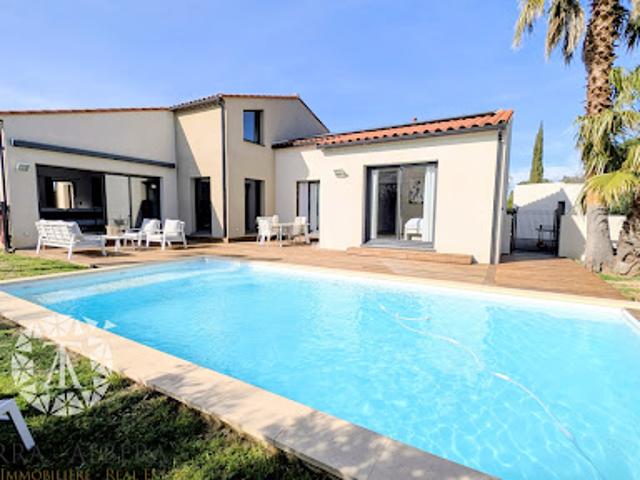 Vente Maison 7 pièces 208.61 m2 Saint Génis des Fontaines