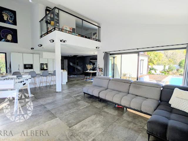 Vente Maison 7 pièces 208.61 m2 Saint Génis des Fontaines