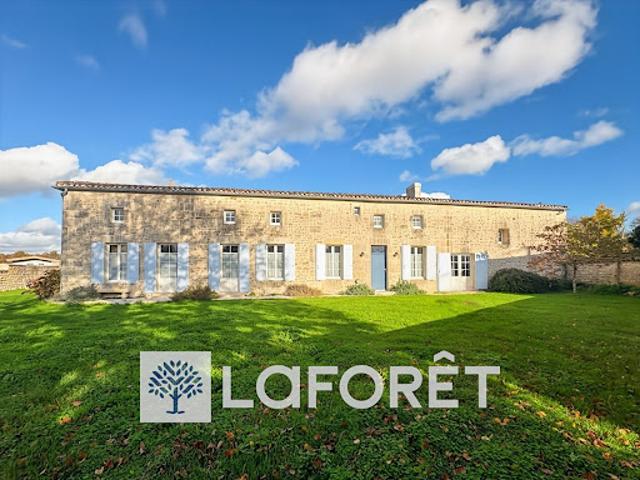 Vente Maison 7 pièces 209 m2 Saint Genis de Saintonge