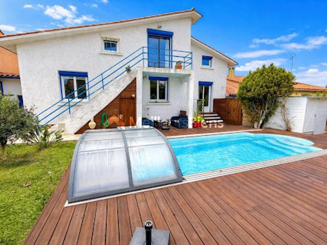 Vente Maison 7 pièces 200 m2 Bompas
