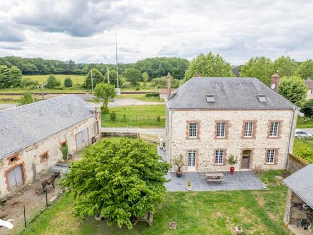 Vente Maison 7 pièces 200 m2 Eguzon Chantôme