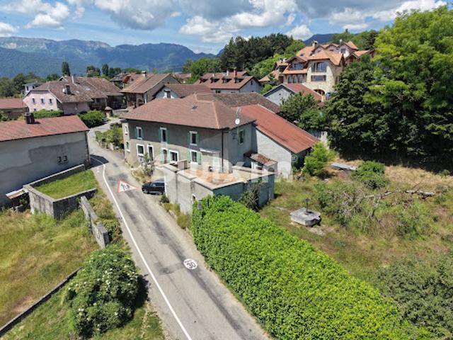 Vente Maison 7 pièces 200 m2 Grilly