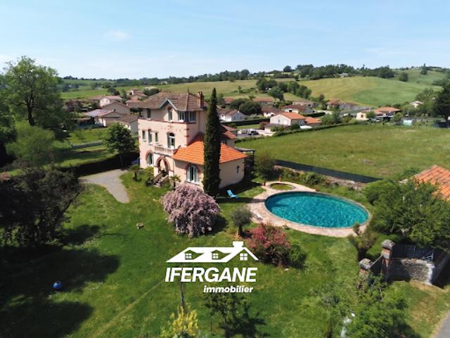 Vente Maison 7 pièces 200 m2 Saint Etienne de Maurs