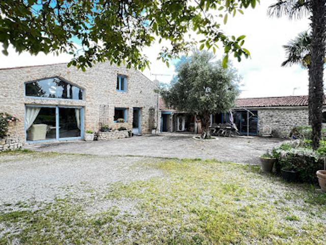 Vente Maison 7 pièces 201 m2 Echillais
