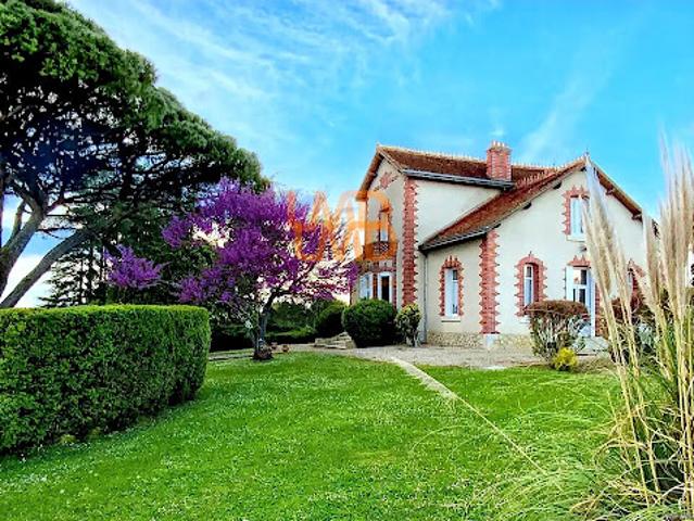 Vente Maison 7 pièces 202 m2 Bélâbre