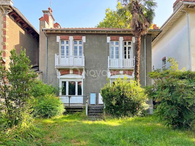 Vente Maison 7 pièces 202 m2 Pau
