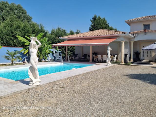 Vente Maison 7 pièces 215 m2 Saint Porquier