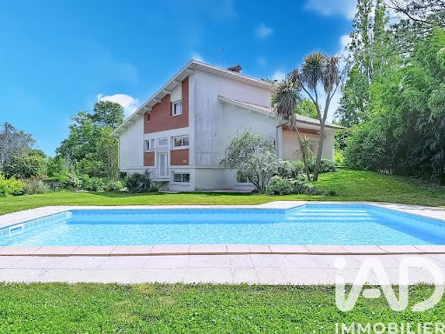 Vente Maison 7 pièces 216 m2 Auzeville Tolosane