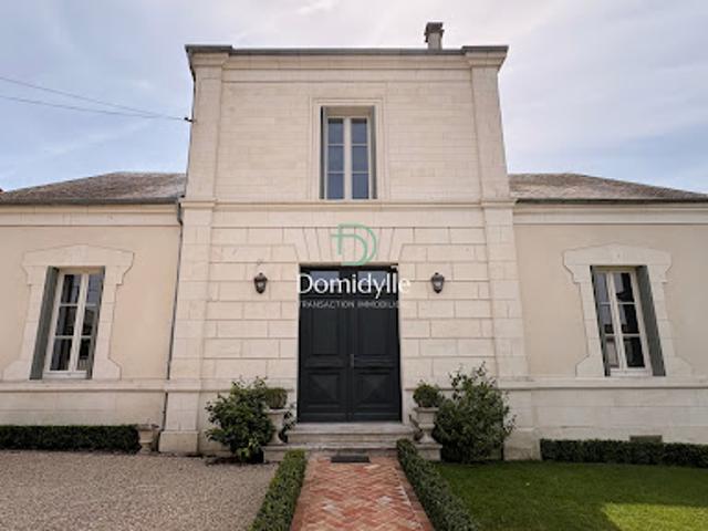 Vente Maison 7 pièces 217 m2 Saint Jean d'Angély