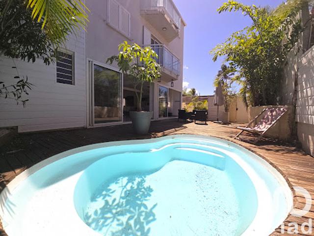 Vente Maison 7 pièces 210 m2 Saint Pierre