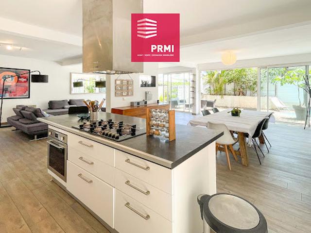 Vente Maison 7 pièces 210 m2 Saint Pierre