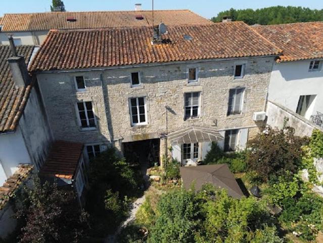 Vente Maison 7 pièces 224 m2 Aigre