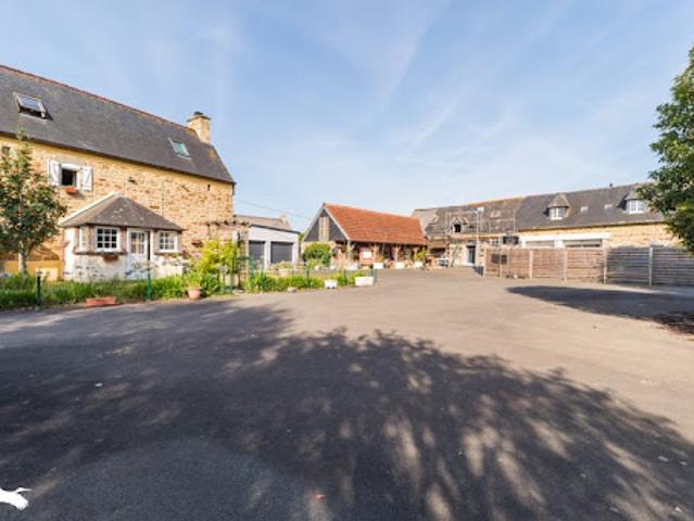 Vente Maison 7 pièces 224 m2 Bégard