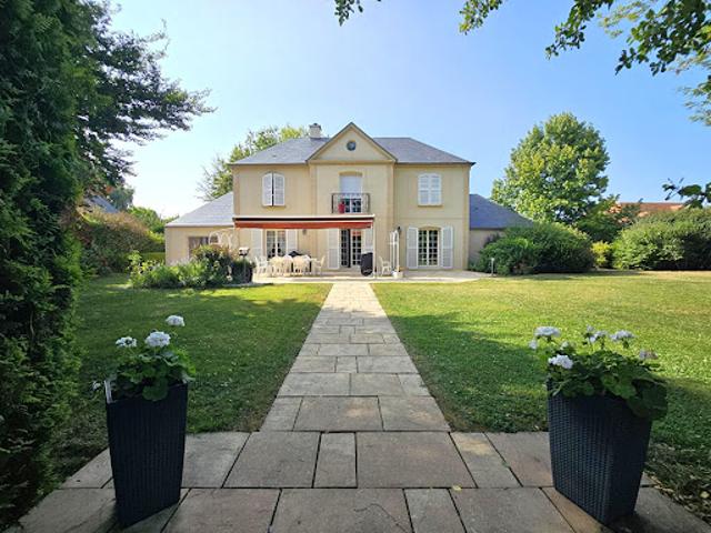 Vente Maison 7 pièces 226 m2 Cambes en Plaine