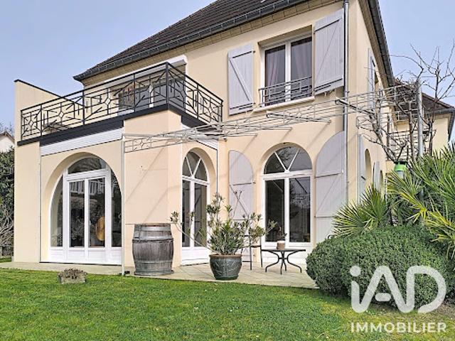 Vente Maison 7 pièces 226 m2 Verrieres le buisson