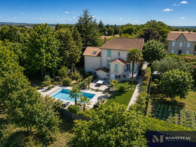 Vente Maison 7 pièces 220 m2 Barbezieux Saint Hilaire