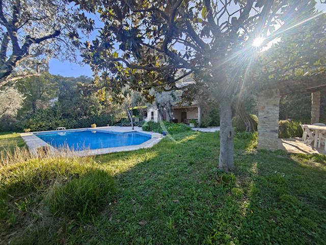 Vente Maison 7 pièces 220 m2 Solliès Ville