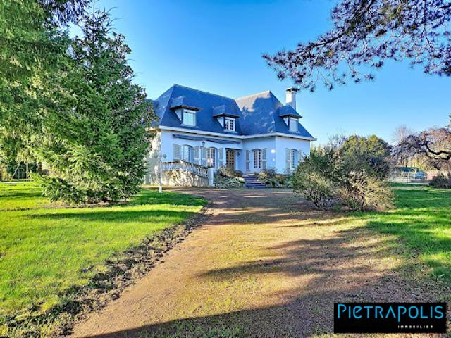Vente Maison 7 pièces 220 m2 Taponas