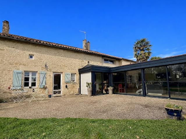 Vente Maison 7 pièces 234 m2 Saint Coutant