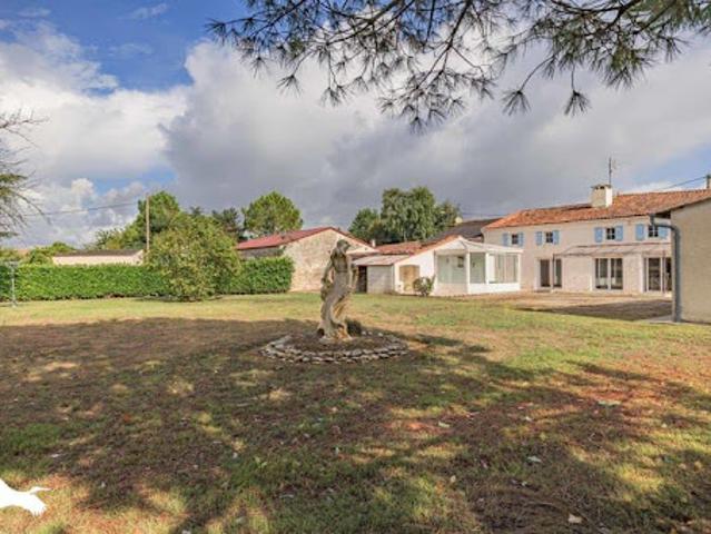 Vente Maison 7 pièces 235 m2 Saint Sulpice d'Arnoult