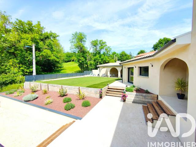 Vente Maison 7 pièces 236 m2 Saint Martin la Plaine