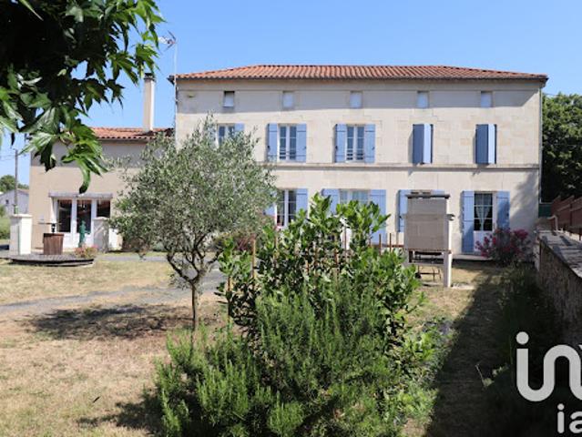Vente Maison 7 pièces 238 m2 Montguyon