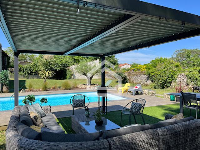 Vente Maison 7 pièces 230 m2 Saint Laurent Médoc